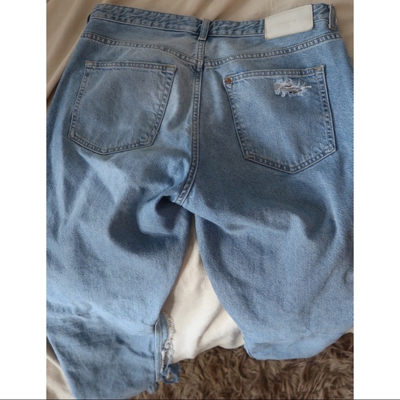 Distressed Boyfriend Jeans - Picture 6 of 11